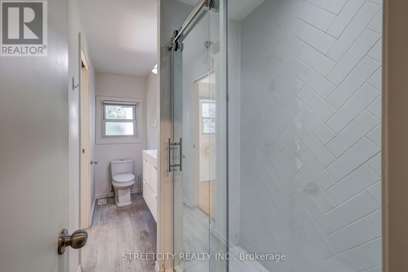 71 Connaught Avenue, London East, Ontario  N5Y 3A5 - Photo 21 - X12441261