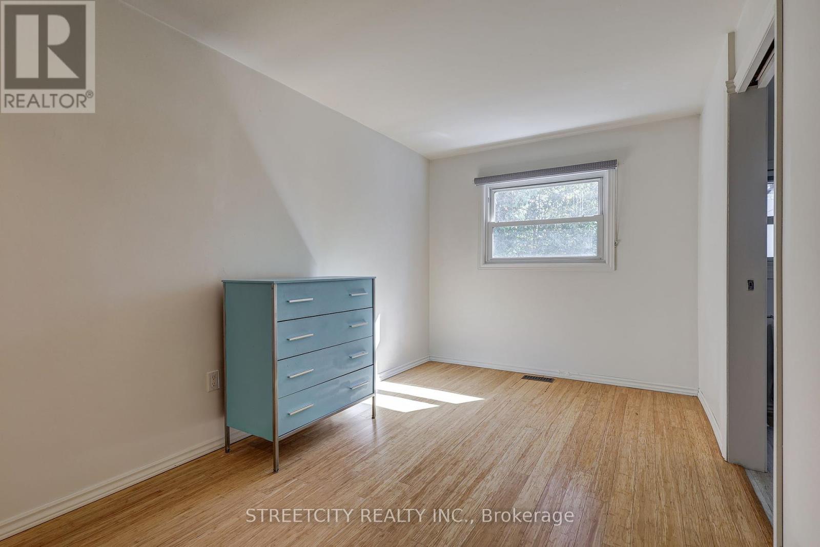 71 Connaught Avenue, London East, Ontario  N5Y 3A5 - Photo 23 - X12441261