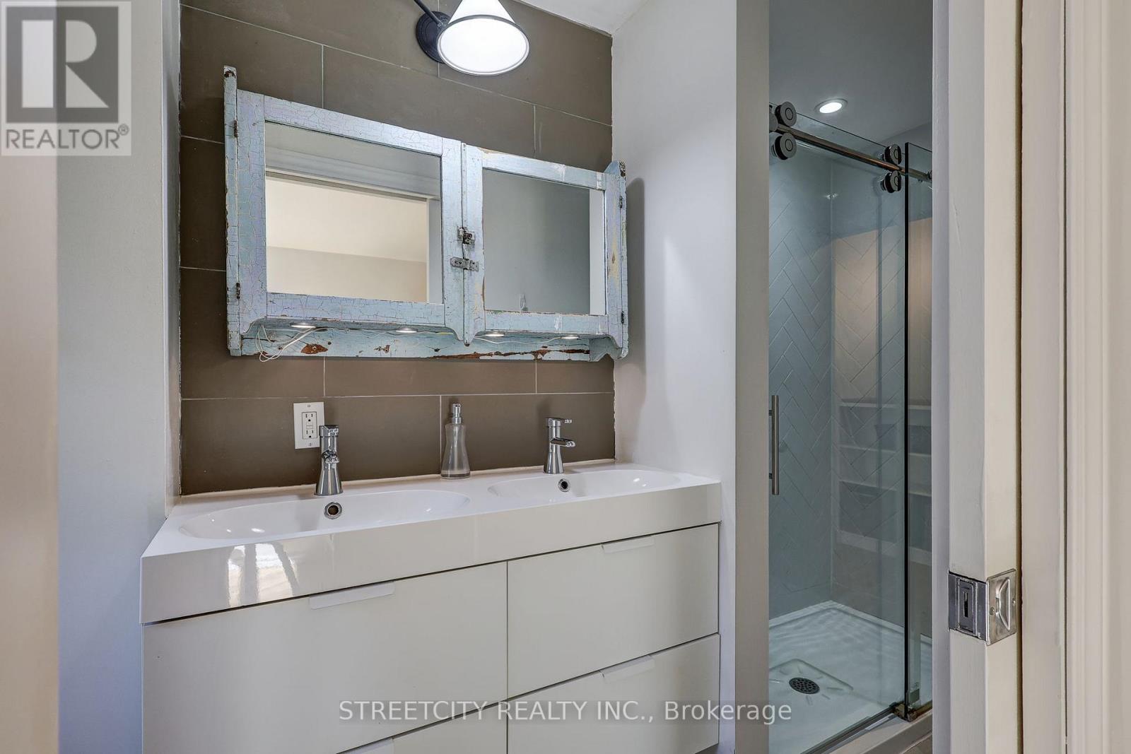 71 Connaught Avenue, London East, Ontario  N5Y 3A5 - Photo 25 - X12441261