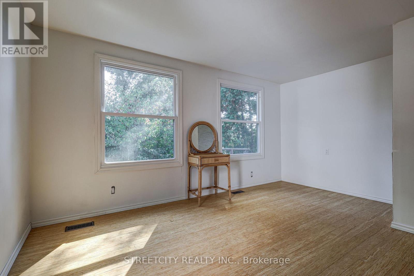 71 Connaught Avenue, London East, Ontario  N5Y 3A5 - Photo 29 - X12441261