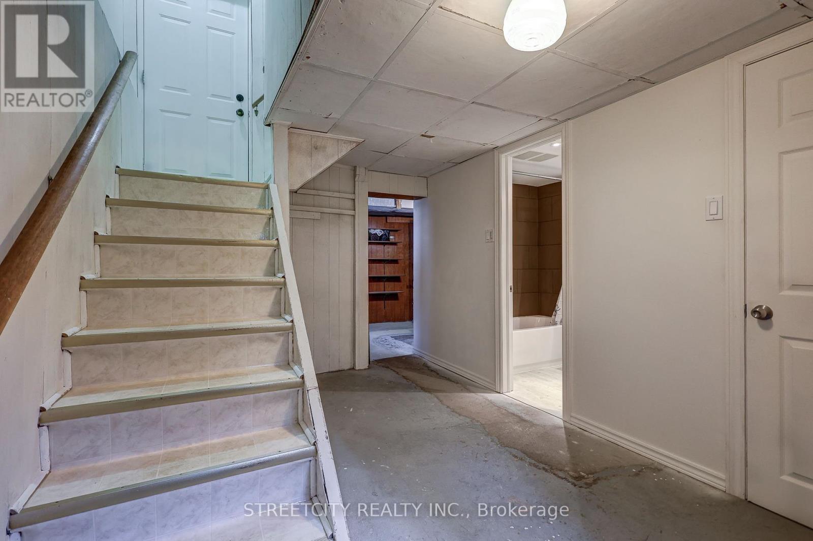 71 Connaught Avenue, London East, Ontario  N5Y 3A5 - Photo 31 - X12441261
