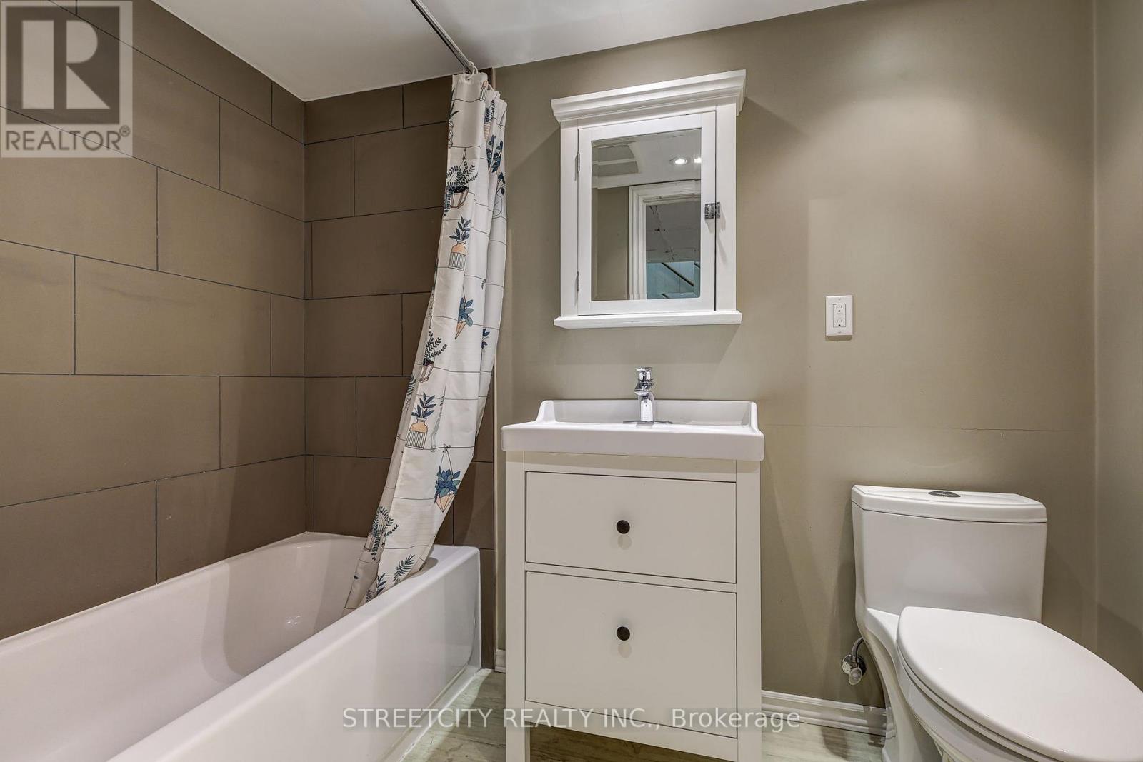 71 Connaught Avenue, London East, Ontario  N5Y 3A5 - Photo 33 - X12441261