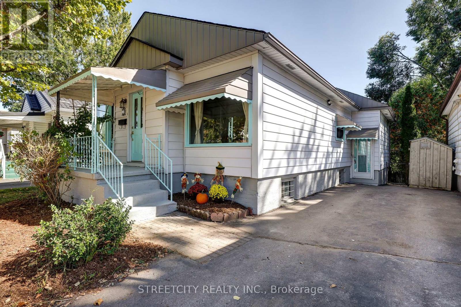 71 Connaught Avenue, London East, Ontario  N5Y 3A5 - Photo 5 - X12441261