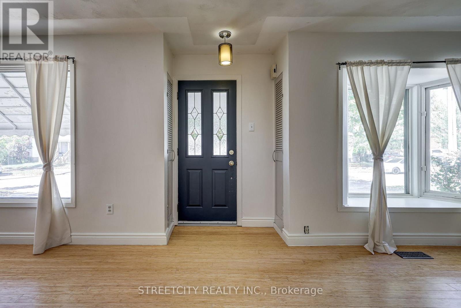 71 Connaught Avenue, London East, Ontario  N5Y 3A5 - Photo 6 - X12441261