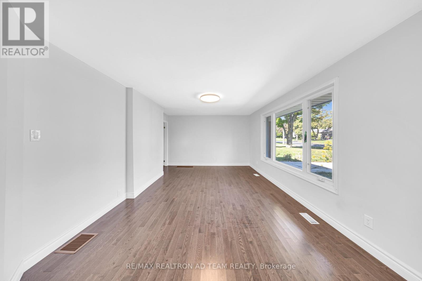 Main - 18 Windridge Drive, Markham, Ontario  L3P 1T8 - Photo 9 - N12440287