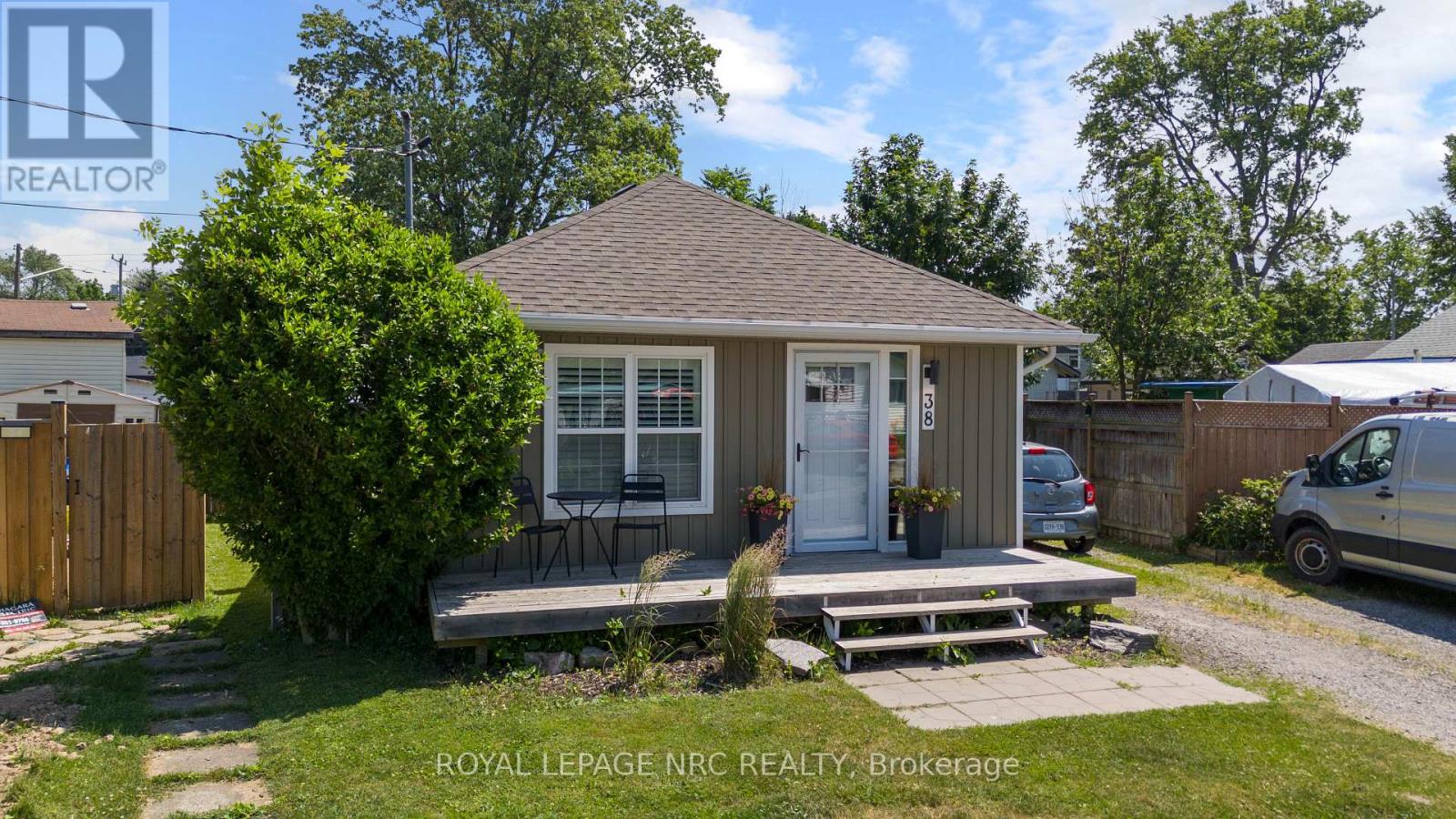 38 Lincoln Road E, Fort Erie, Ontario  L0S 1B0 - Photo 1 - X11947981