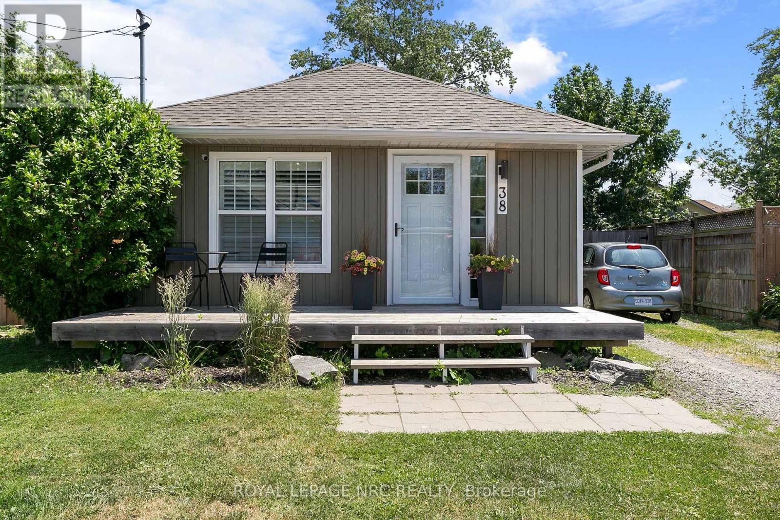38 Lincoln Road E, Fort Erie, Ontario  L0S 1B0 - Photo 2 - X11947981
