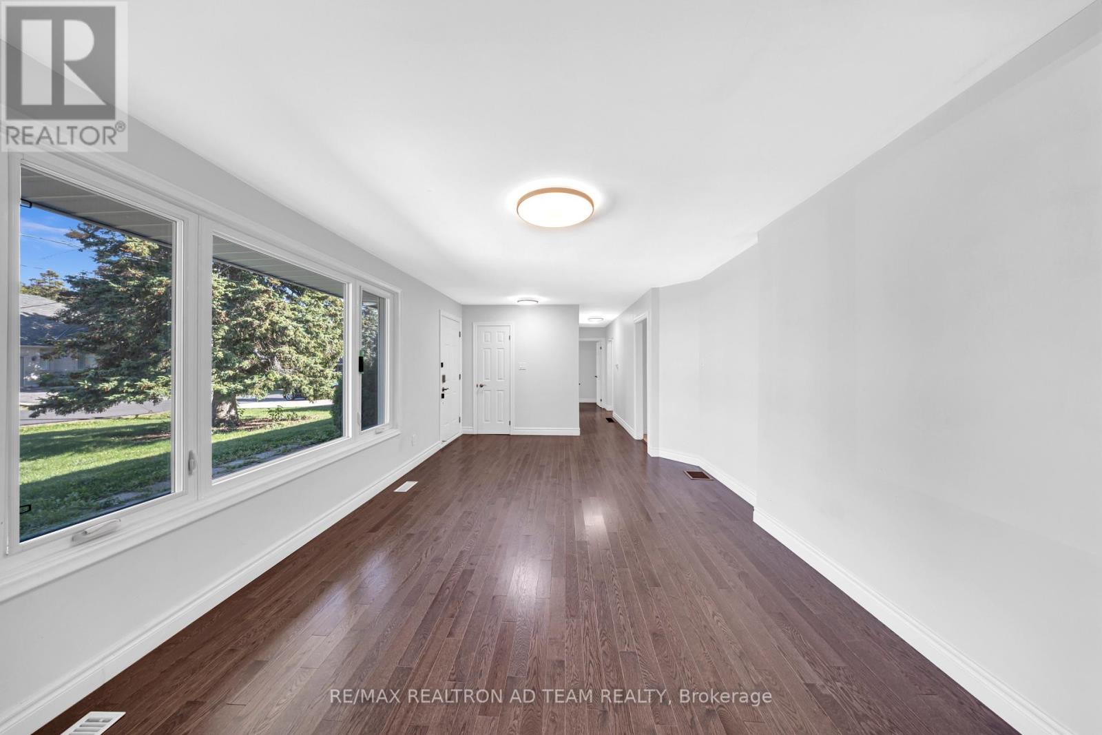 Main - 18 Windridge Drive, Markham, Ontario  L3P 1T8 - Photo 12 - N12440287