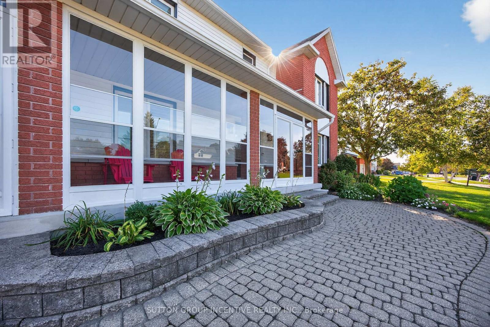 2731 Shering Crescent, Innisfil, Ontario  L9S 1G9 - Photo 4 - N12434326
