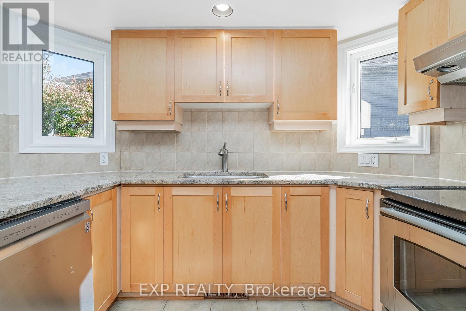 5 - 20 Edenvale Drive, Ottawa, Ontario  K2K 3L4 - Photo 10 - X12441204