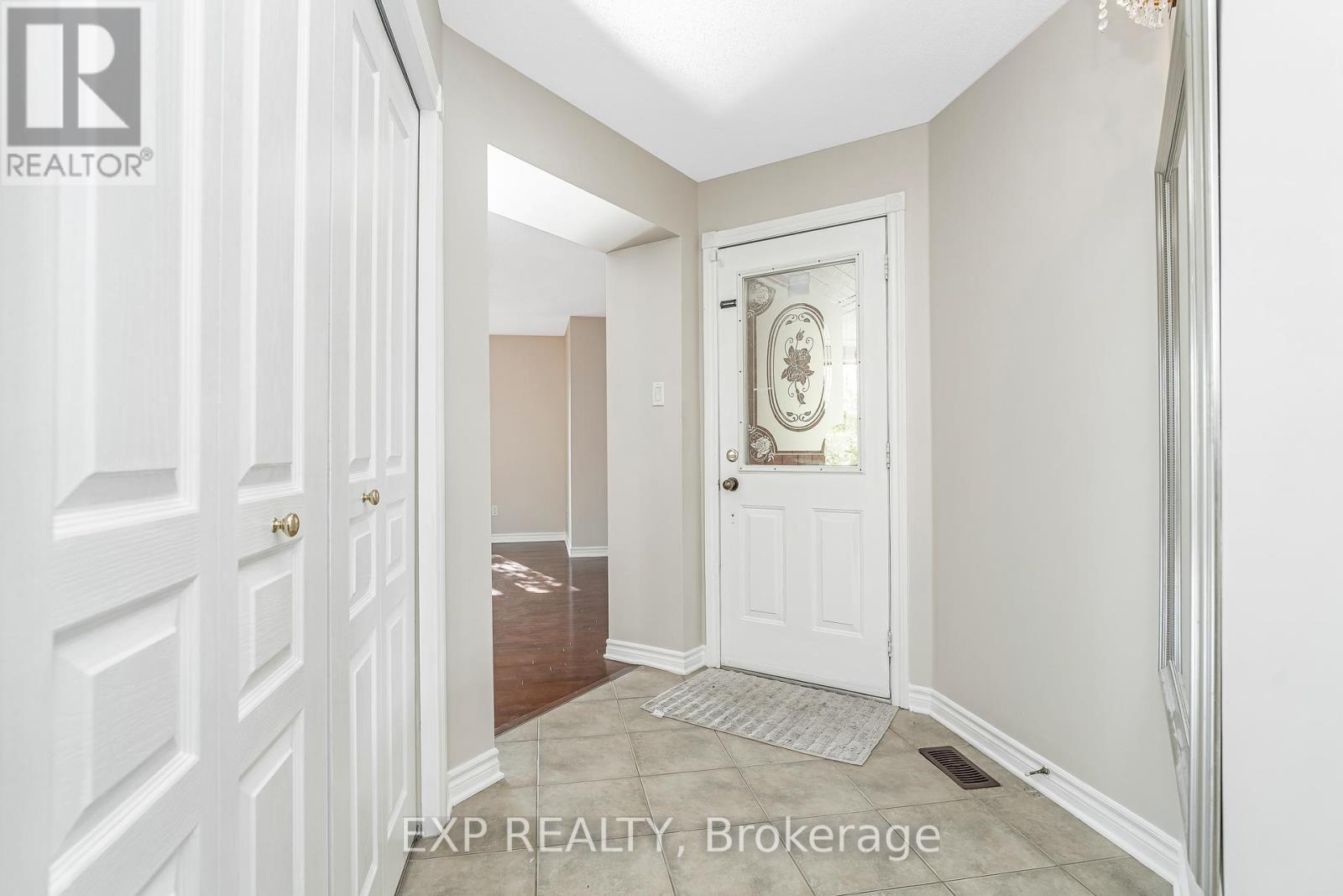 5 - 20 Edenvale Drive, Ottawa, Ontario  K2K 3L4 - Photo 2 - X12441204