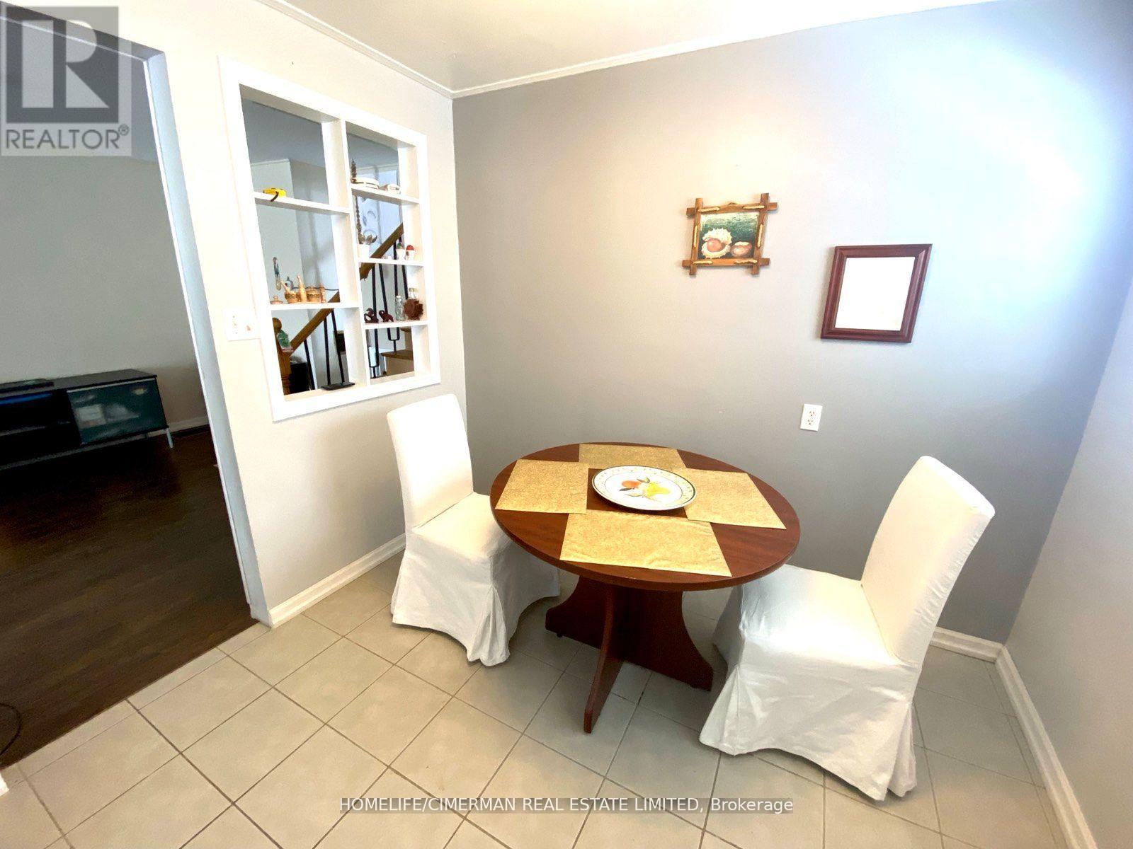 3 Benton Street, Brampton, Ontario  L6W 3B8 - Photo 5 - W12339461