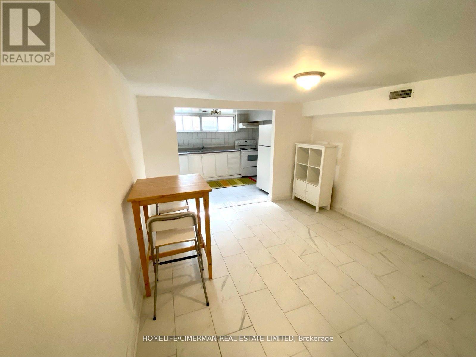 3 Benton Street, Brampton, Ontario  L6W 3B8 - Photo 12 - W12339461