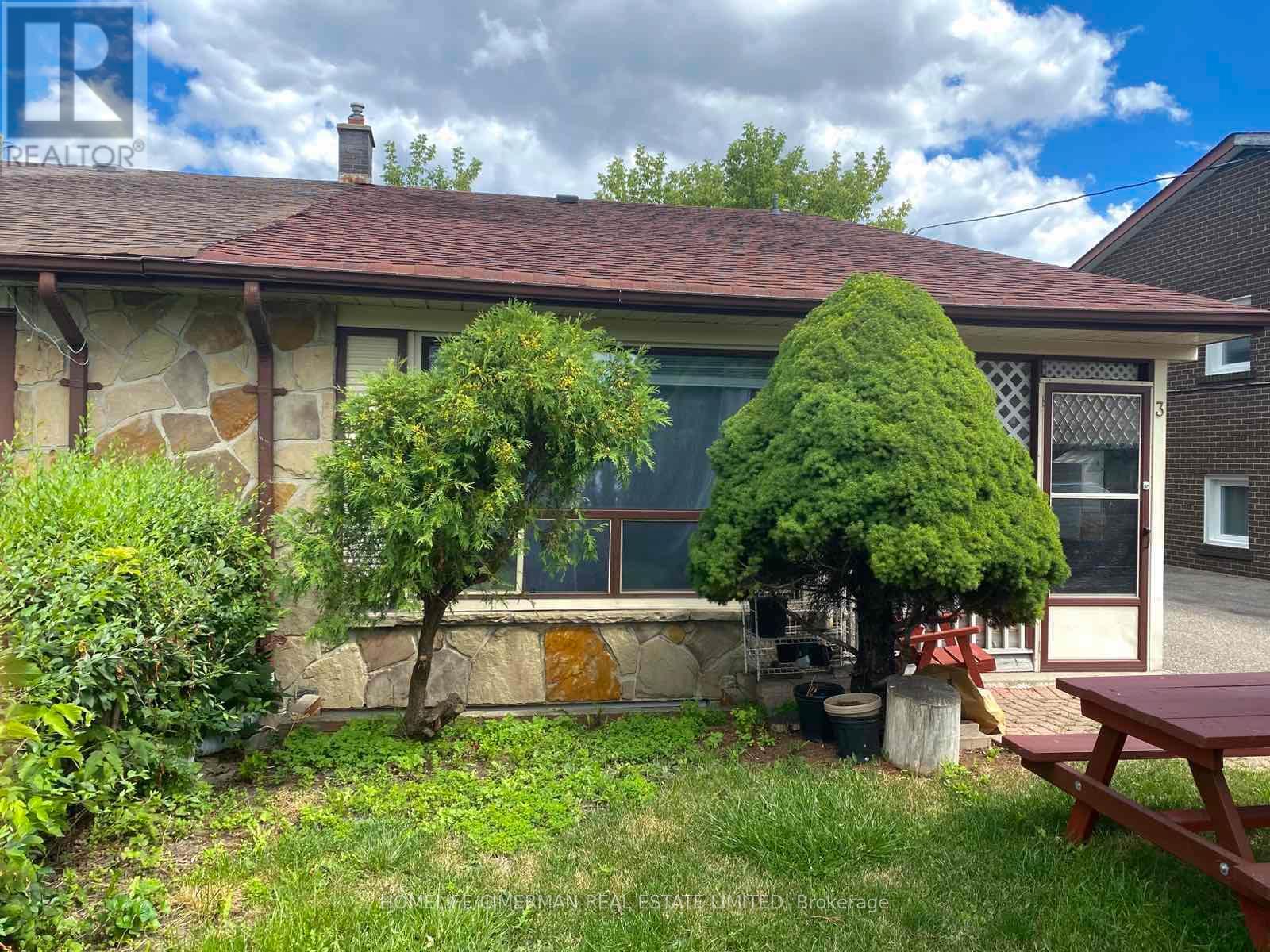 3 BENTON STREET, Brampton, Ontario