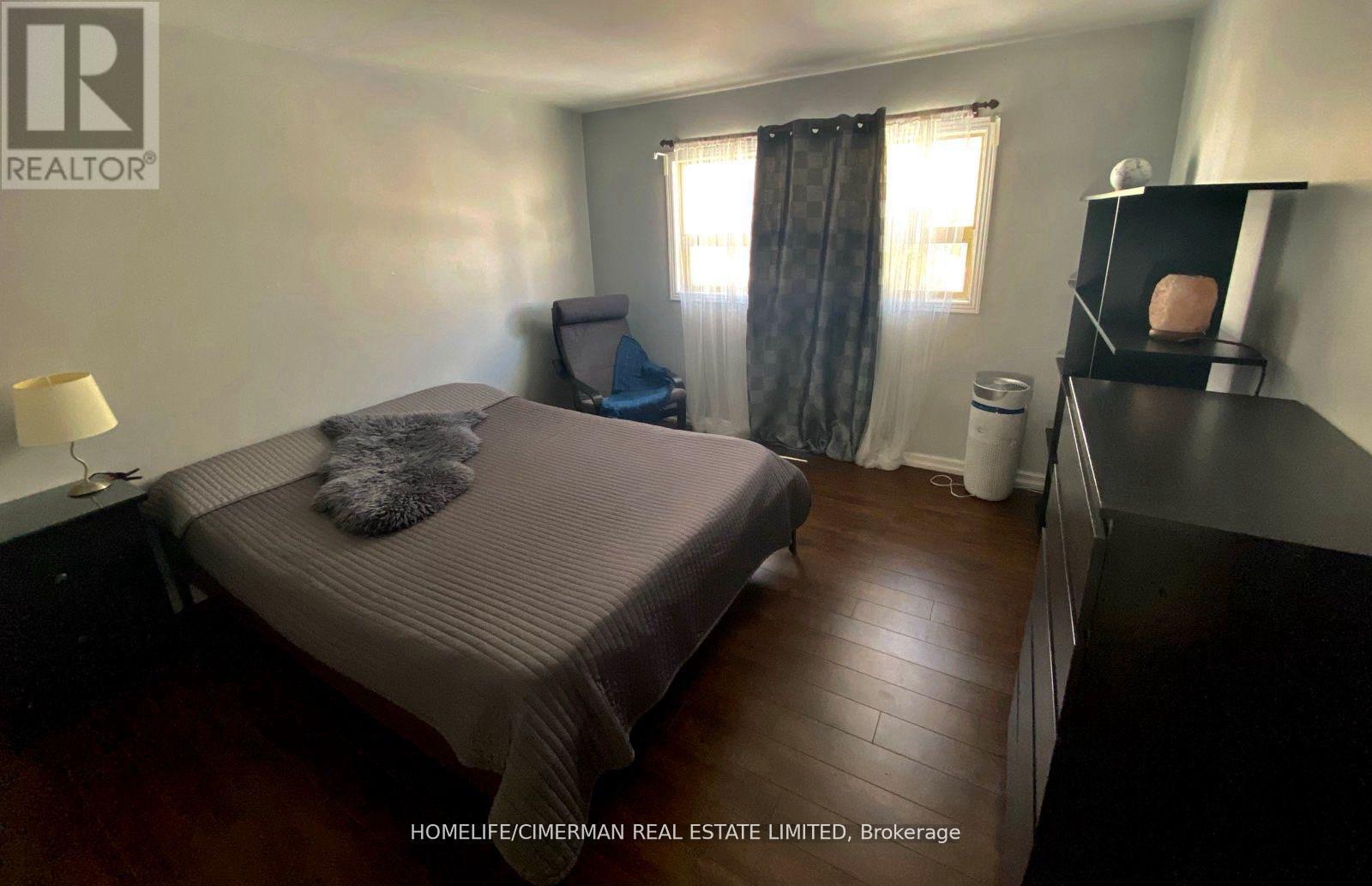 3 Benton Street, Brampton, Ontario  L6W 3B8 - Photo 7 - W12339461