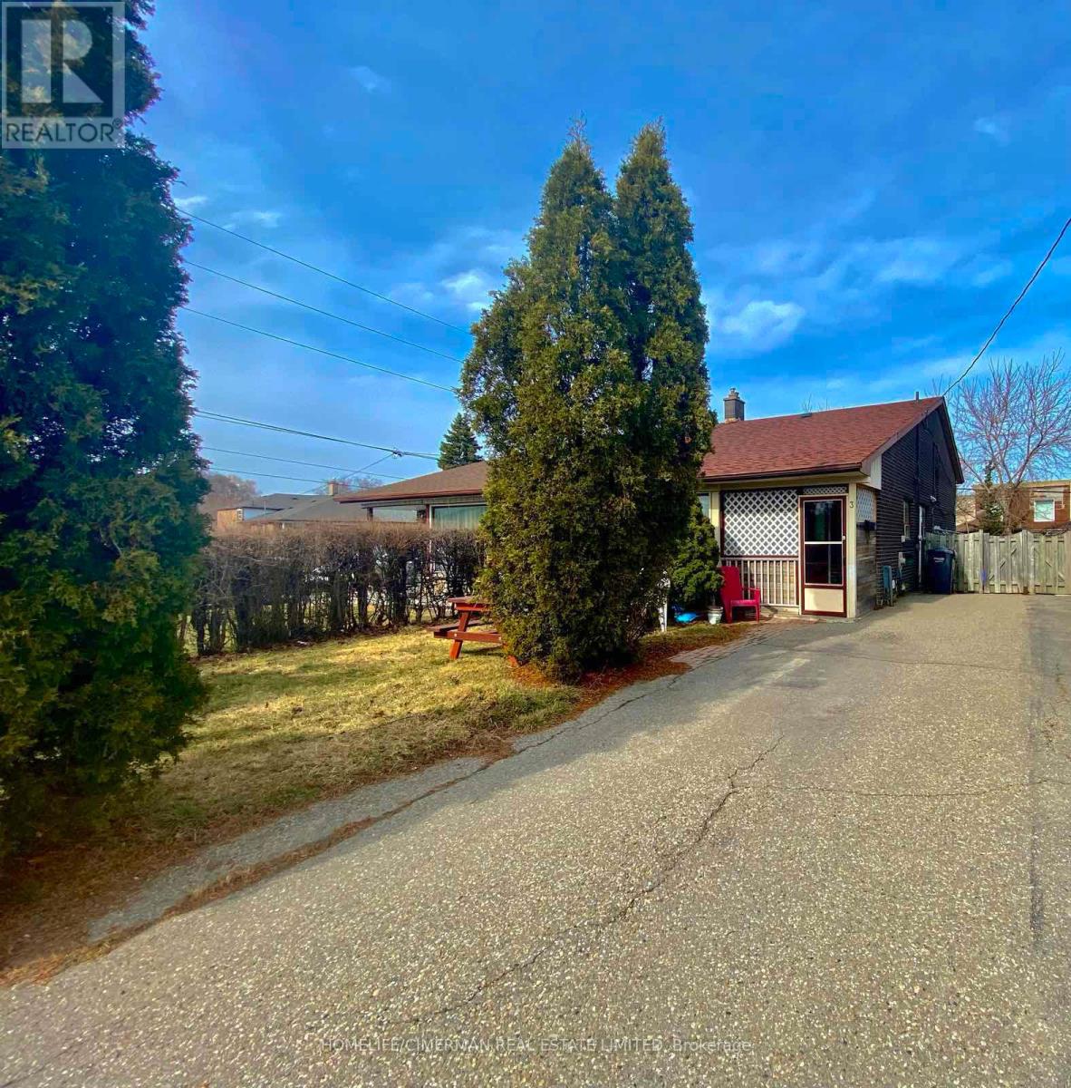 3 Benton Street, Brampton, Ontario  L6W 3B8 - Photo 2 - W12339461