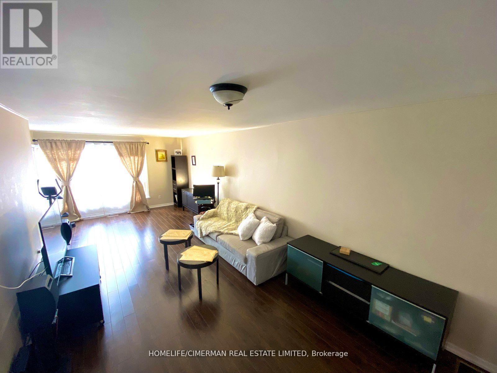 3 Benton Street, Brampton, Ontario  L6W 3B8 - Photo 4 - W12339461