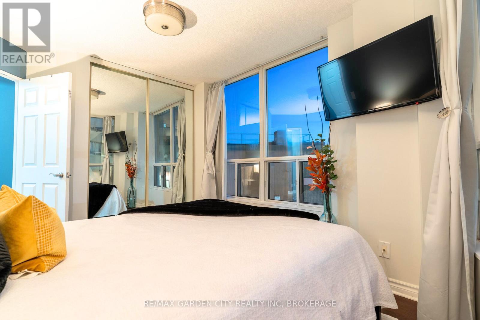 202 - 897 Sheppard Avenue W, Toronto (Clanton Park), Ontario  M3H 2T4 - Photo 12 - C12441277