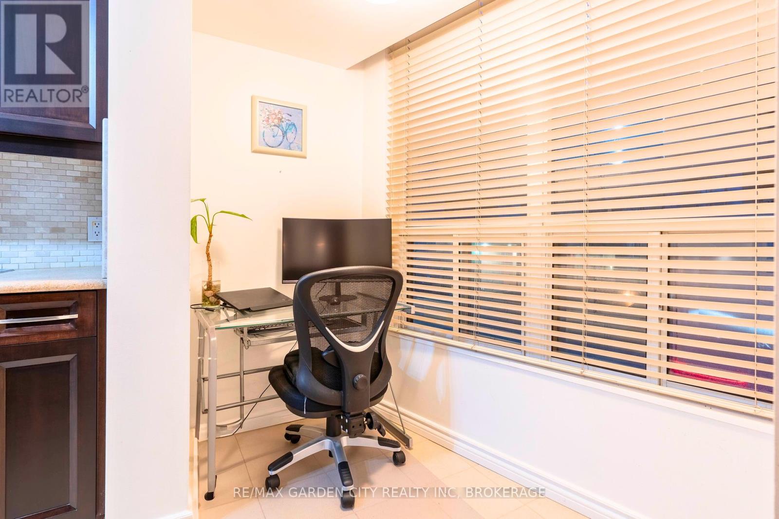 202 - 897 Sheppard Avenue W, Toronto (Clanton Park), Ontario  M3H 2T4 - Photo 8 - C12441277