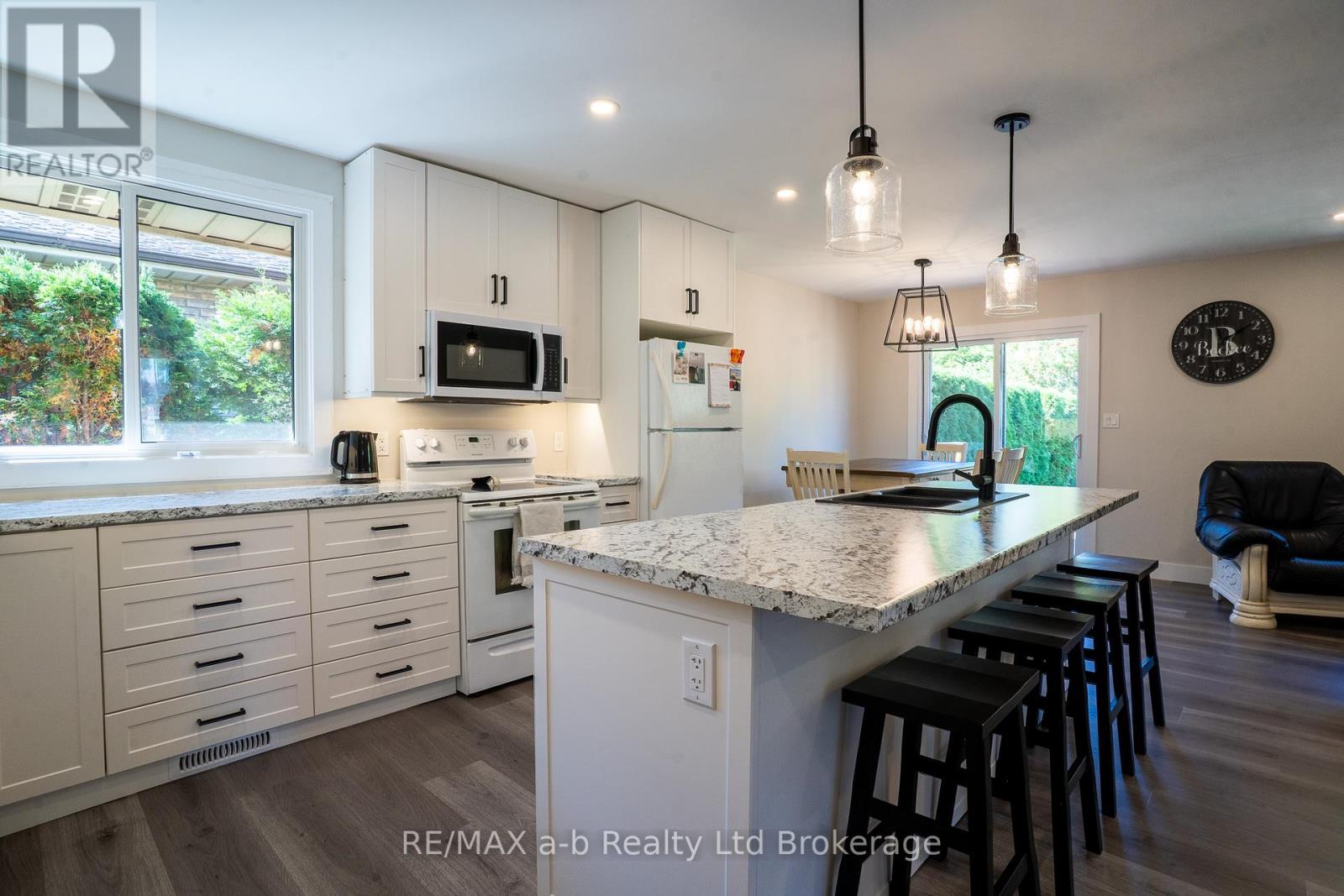 41 Trottier Drive, Tillsonburg, Ontario  N4G 4P7 - Photo 12 - X12441274