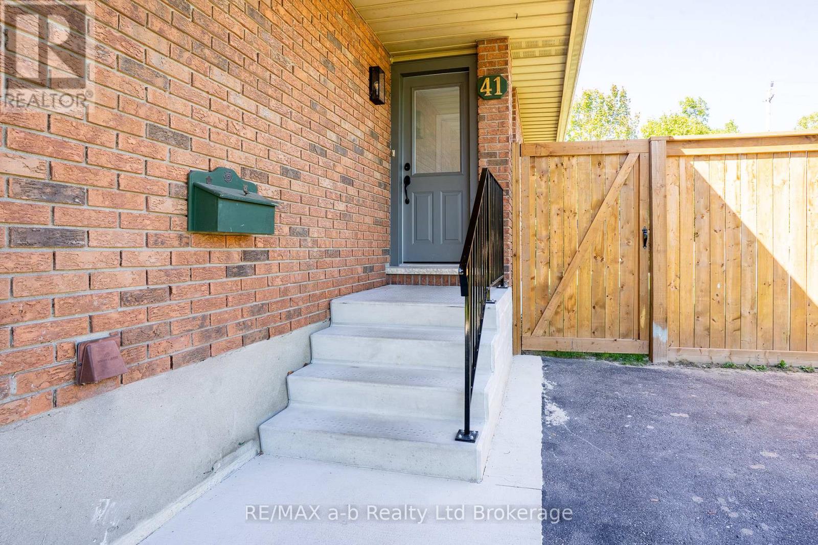 41 Trottier Drive, Tillsonburg, Ontario  N4G 4P7 - Photo 4 - X12441274