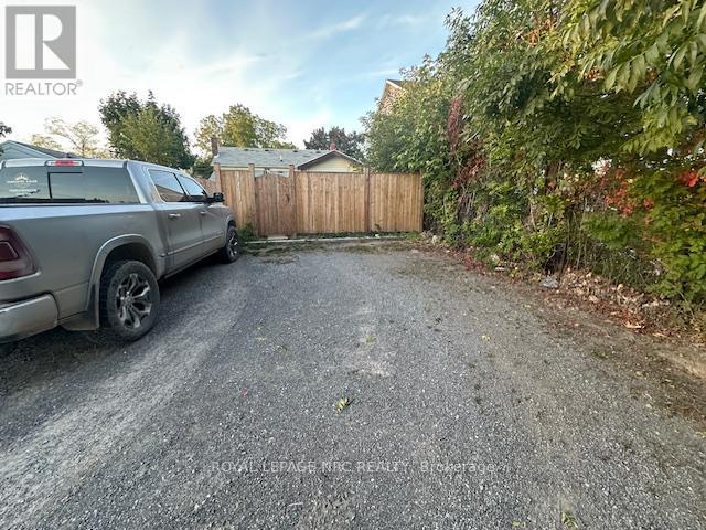 5 Portland Street, Thorold (Thorold Downtown), Ontario  L2V 1R9 - Photo 8 - X12441281