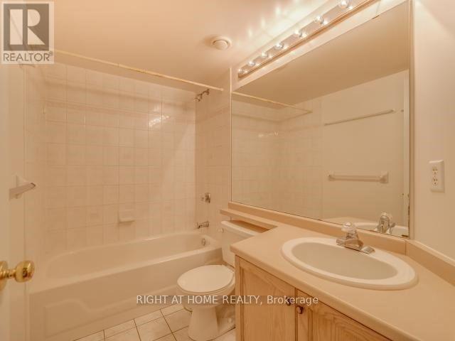 D7 - 108 Finch Avenue W, Toronto, Ontario  M2N 2H7 - Photo 11 - C12441040