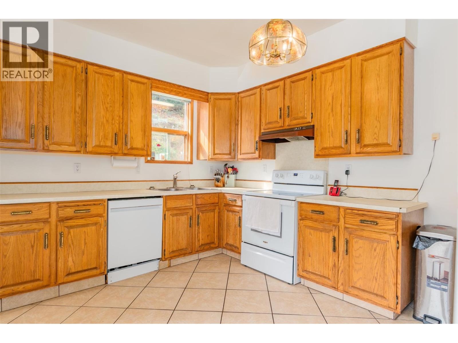 278 Lerose Street, Trail, British Columbia  V1R 3L8 - Photo 2 - 10364688