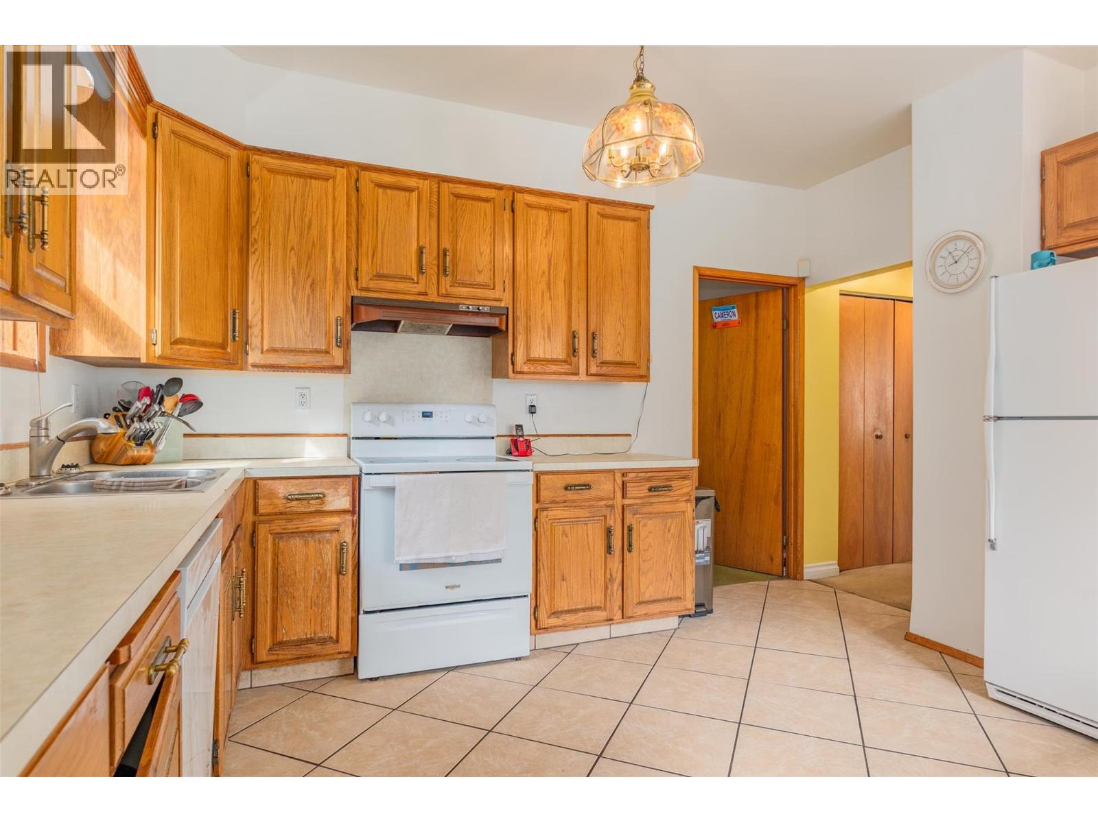 278 Lerose Street, Trail, British Columbia  V1R 3L8 - Photo 4 - 10364688