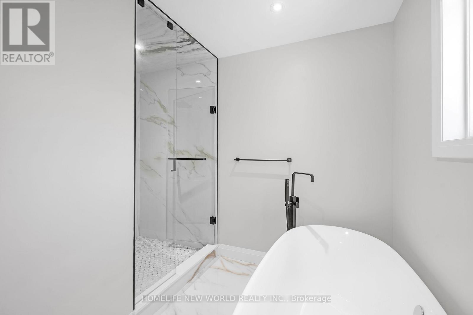 410 Victor Court, Pickering, Ontario  L1W 3J8 - Photo 32 - E12441047