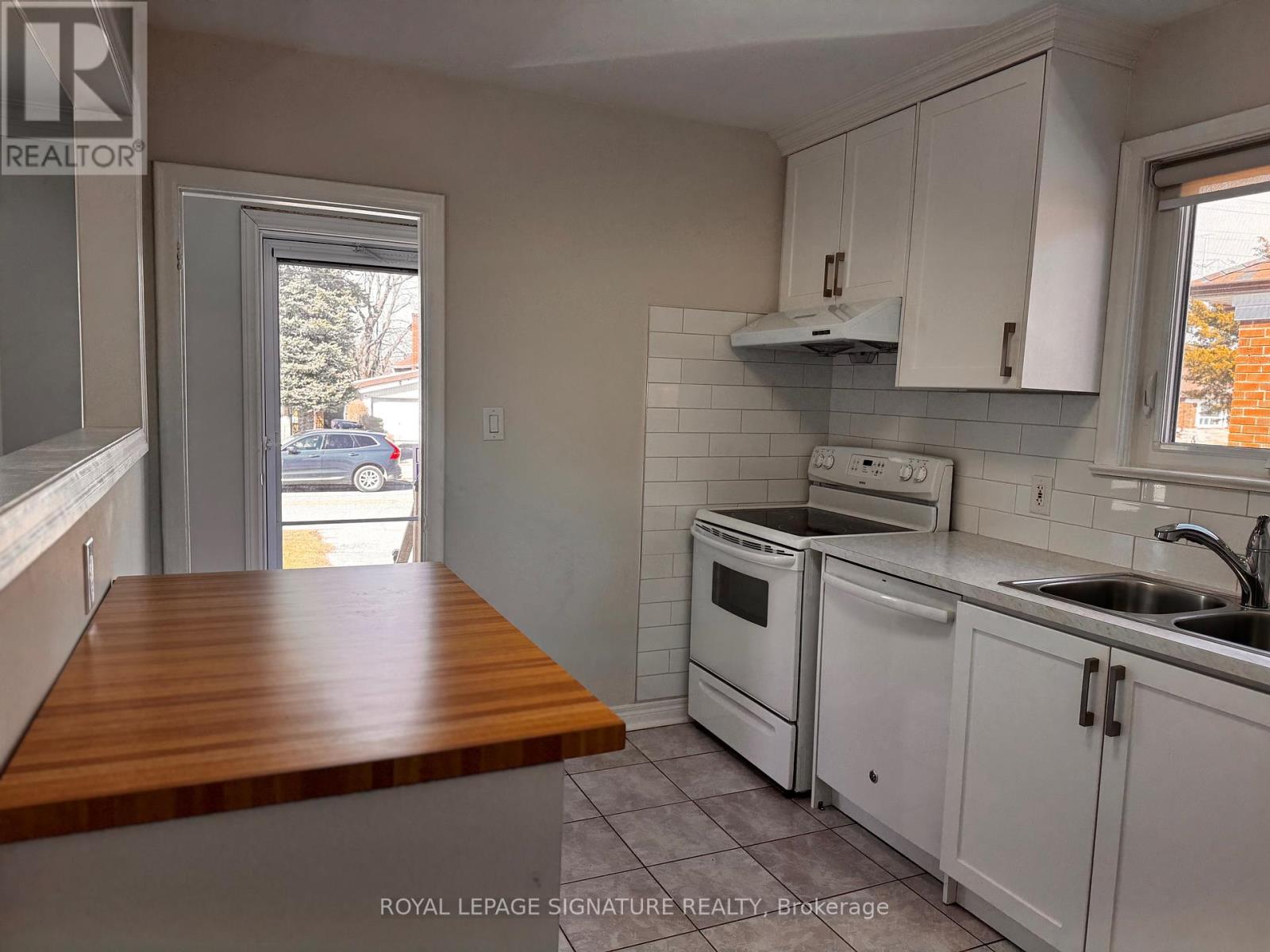 Main - 103 Ranstone Gardens, Toronto, Ontario  M1K 2T9 - Photo 4 - E12441063