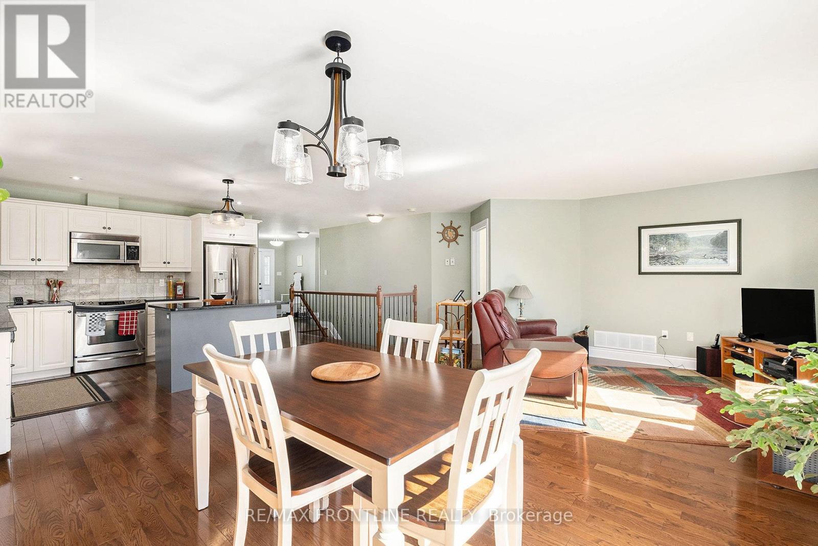 53 Lee Avenue, Smiths Falls, Ontario  K7A 0A2 - Photo 10 - X12441243