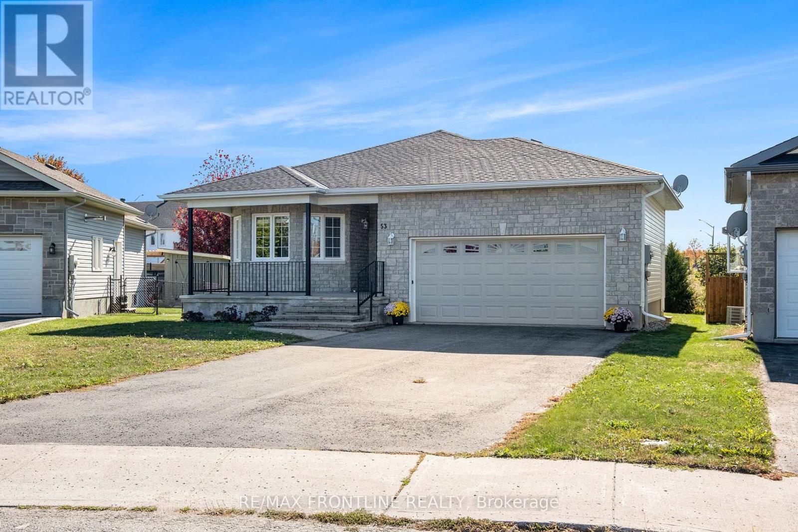 53 Lee Avenue, Smiths Falls, Ontario  K7A 0A2 - Photo 3 - X12441243