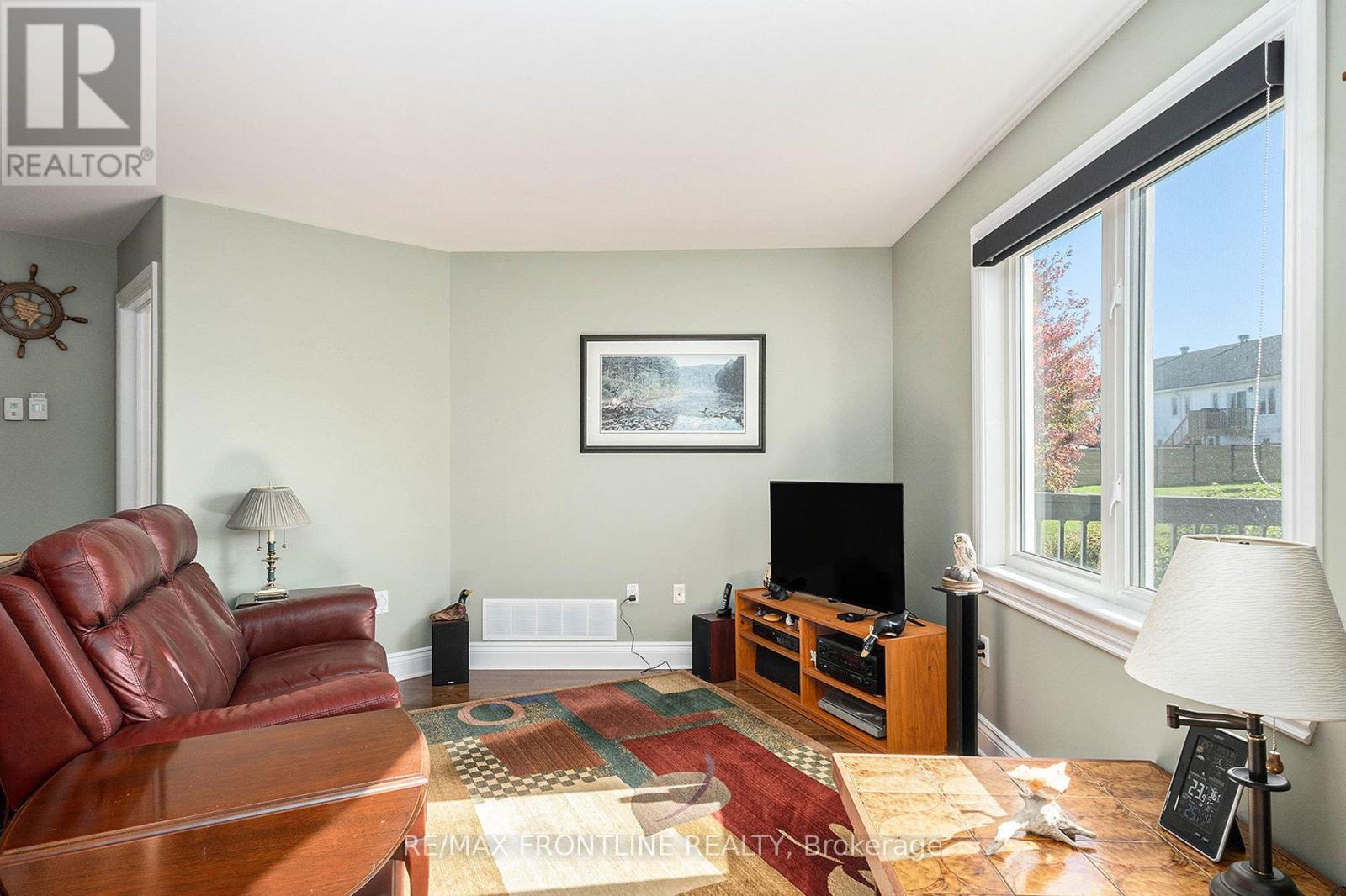 53 Lee Avenue, Smiths Falls, Ontario  K7A 0A2 - Photo 7 - X12441243