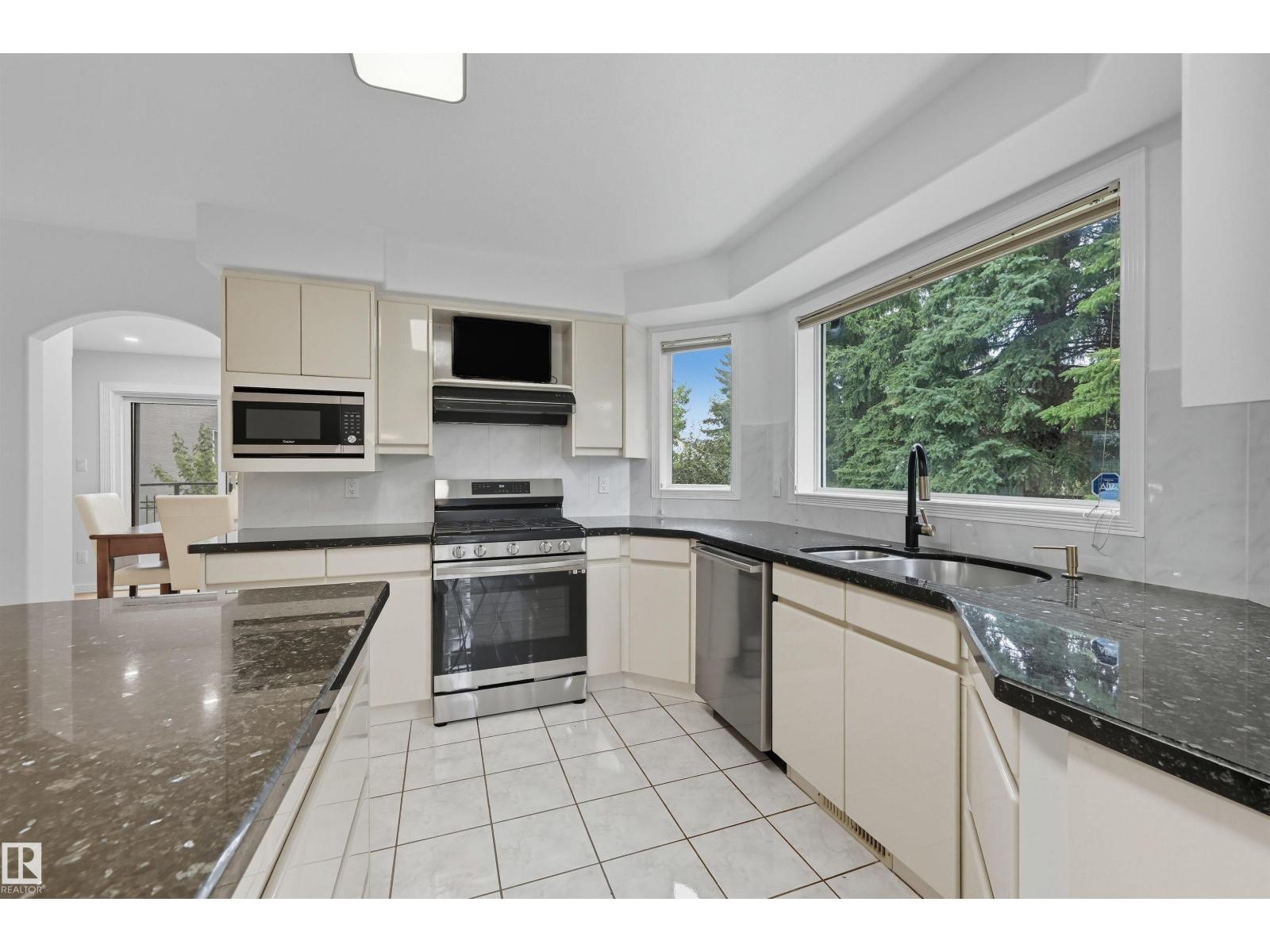 690 Henderson St Nw, Edmonton, Alberta  T6R 2R8 - Photo 11 - E4460506