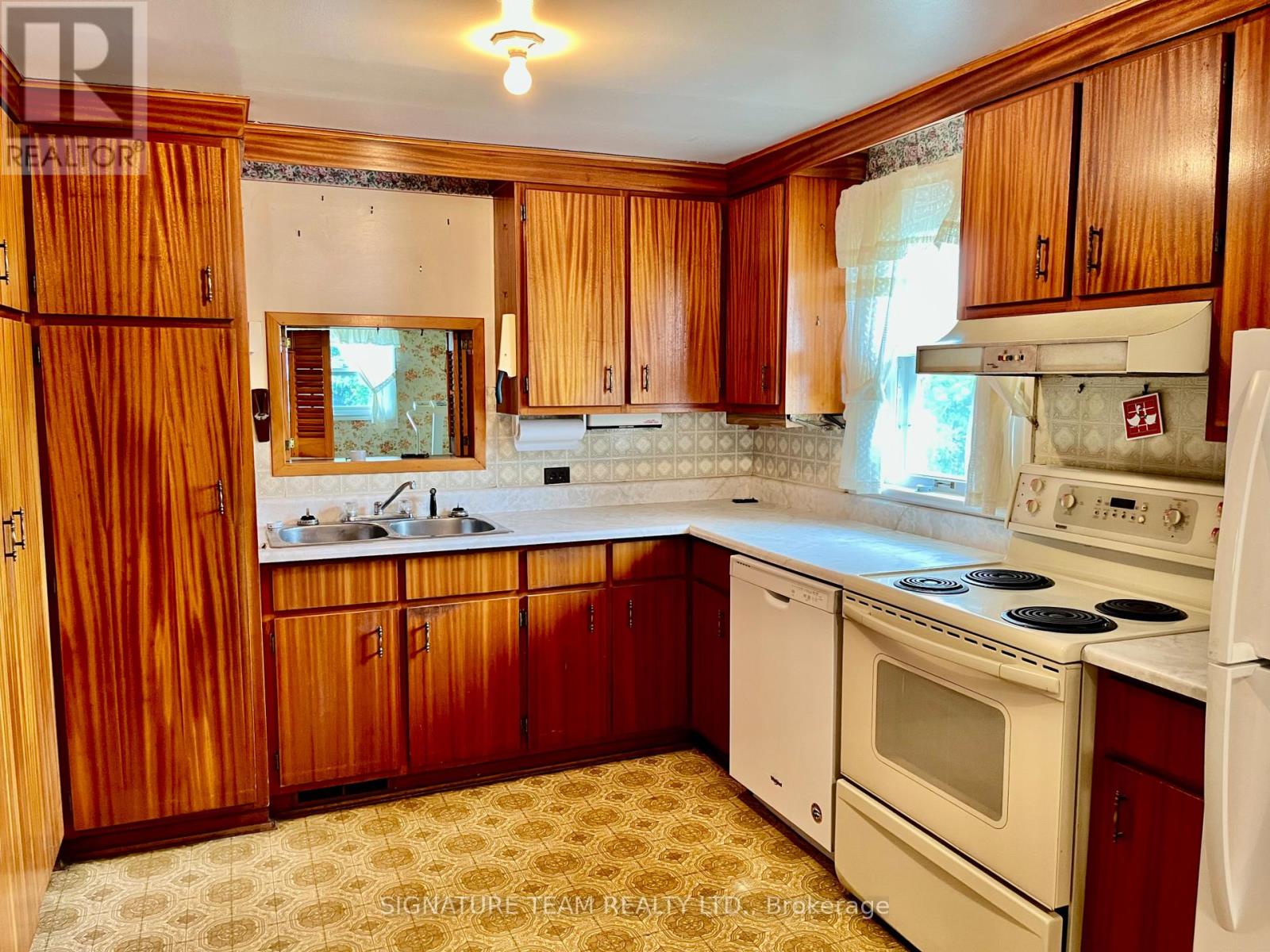 292 Bonnechere Street W, Bonnechere Valley, Ontario  K0J 1T0 - Photo 10 - X12440598