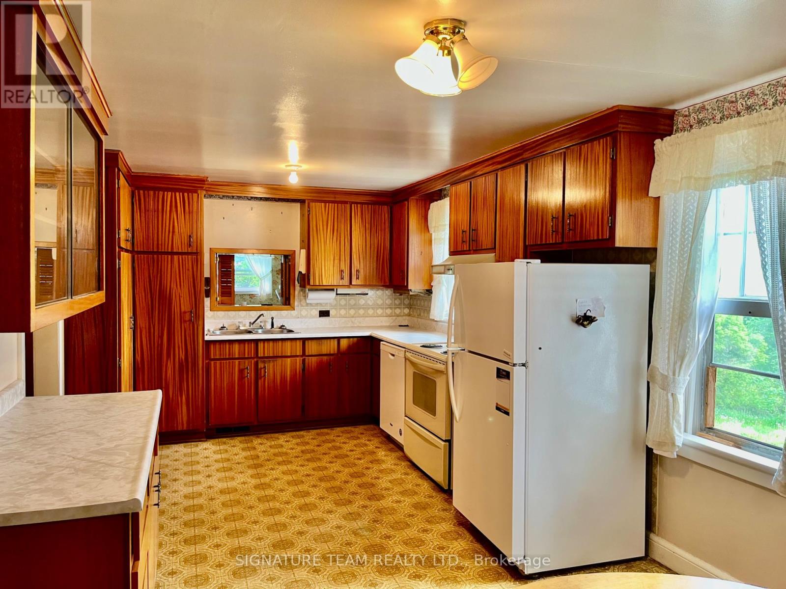 292 Bonnechere Street W, Bonnechere Valley, Ontario  K0J 1T0 - Photo 9 - X12440598