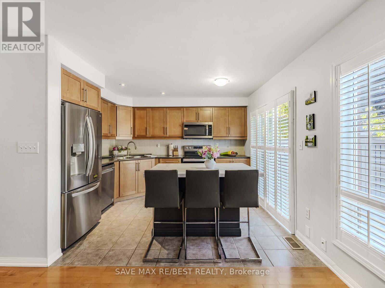 4057 Donnic Drive, Burlington (Alton), Ontario  L7M 0A5 - Photo 12 - W12441072