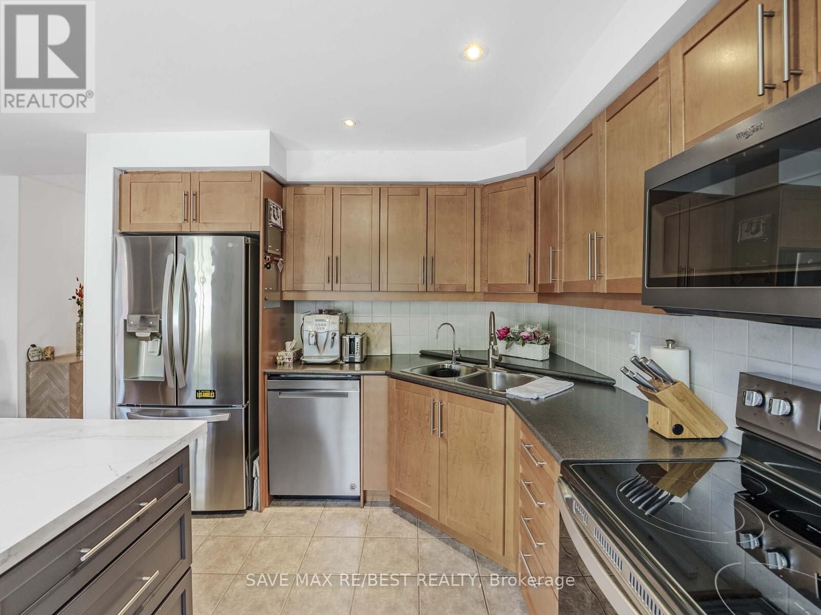 4057 Donnic Drive, Burlington (Alton), Ontario  L7M 0A5 - Photo 14 - W12441072