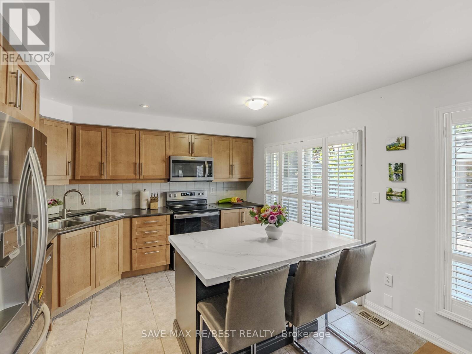 4057 Donnic Drive, Burlington (Alton), Ontario  L7M 0A5 - Photo 15 - W12441072
