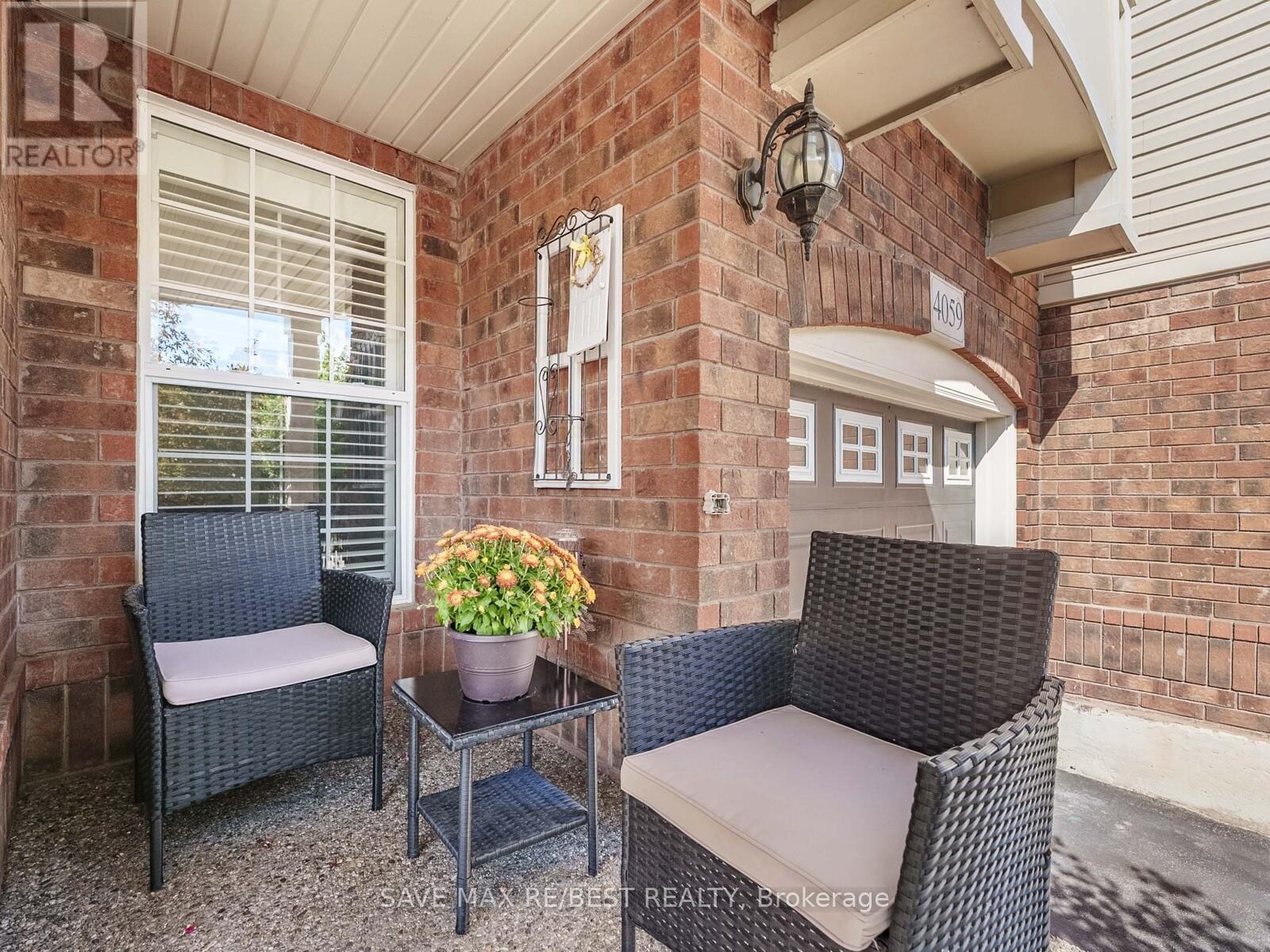 4057 Donnic Drive, Burlington (Alton), Ontario  L7M 0A5 - Photo 4 - W12441072