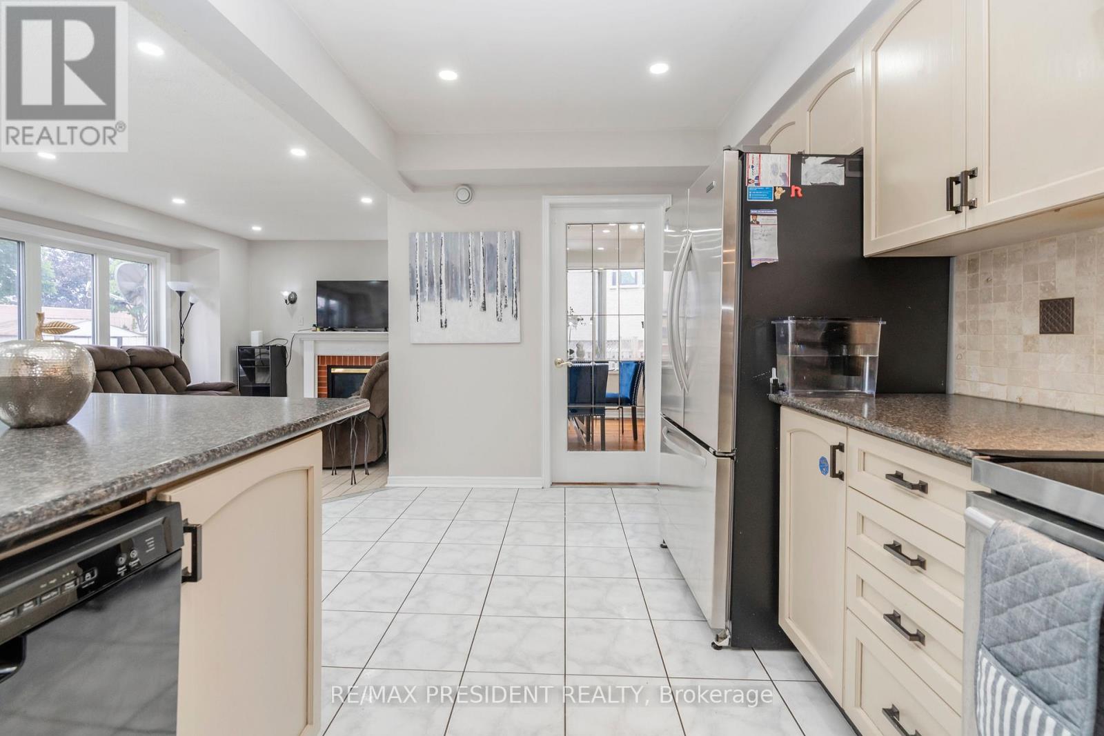 41 Rangeland Road, Brampton, Ontario  L6R 1L2 - Photo 15 - W12441073