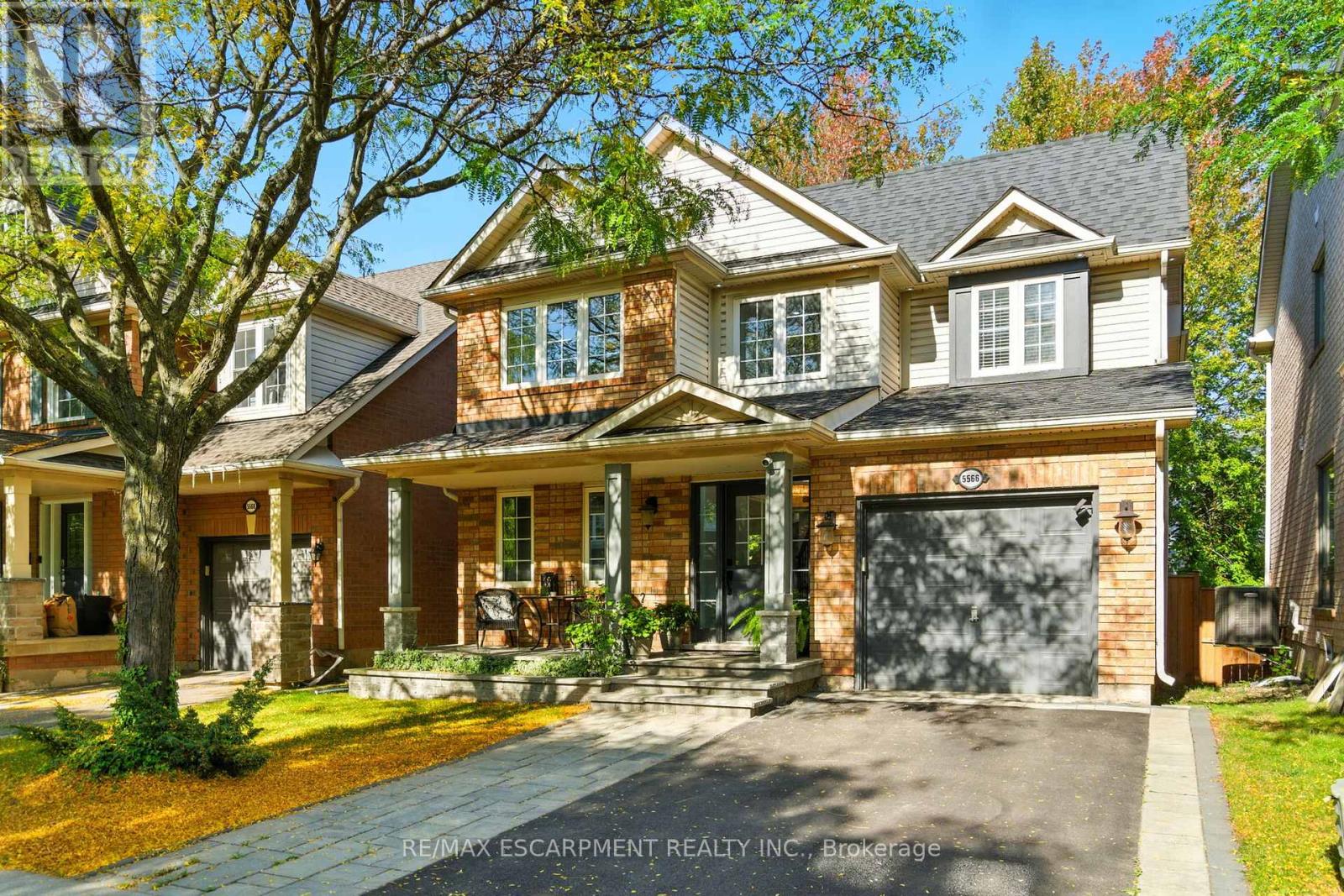 5566 Thorn Lane, Burlington, Ontario  L7L 6V8 - Photo 2 - W12441098