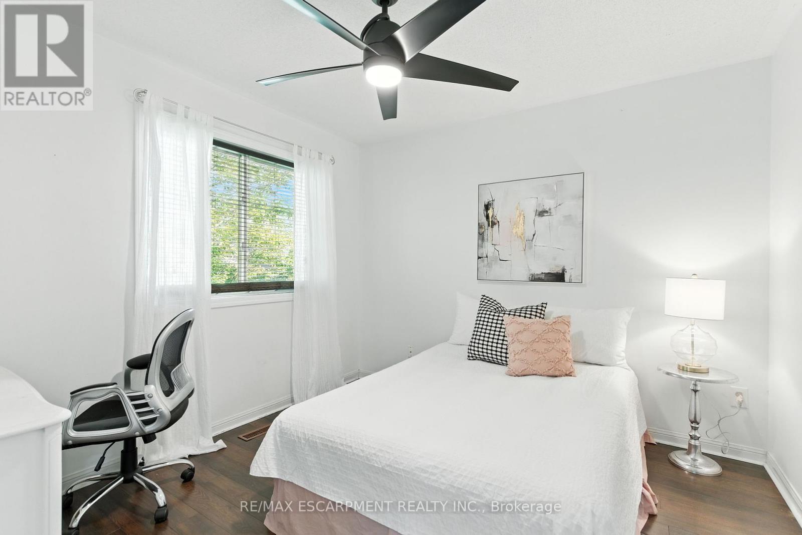 5566 Thorn Lane, Burlington, Ontario  L7L 6V8 - Photo 20 - W12441098