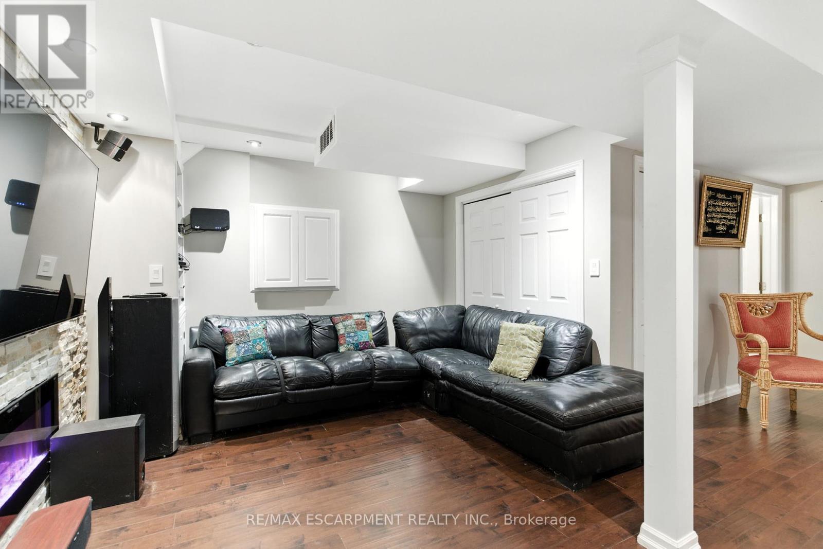 5566 Thorn Lane, Burlington, Ontario  L7L 6V8 - Photo 22 - W12441098