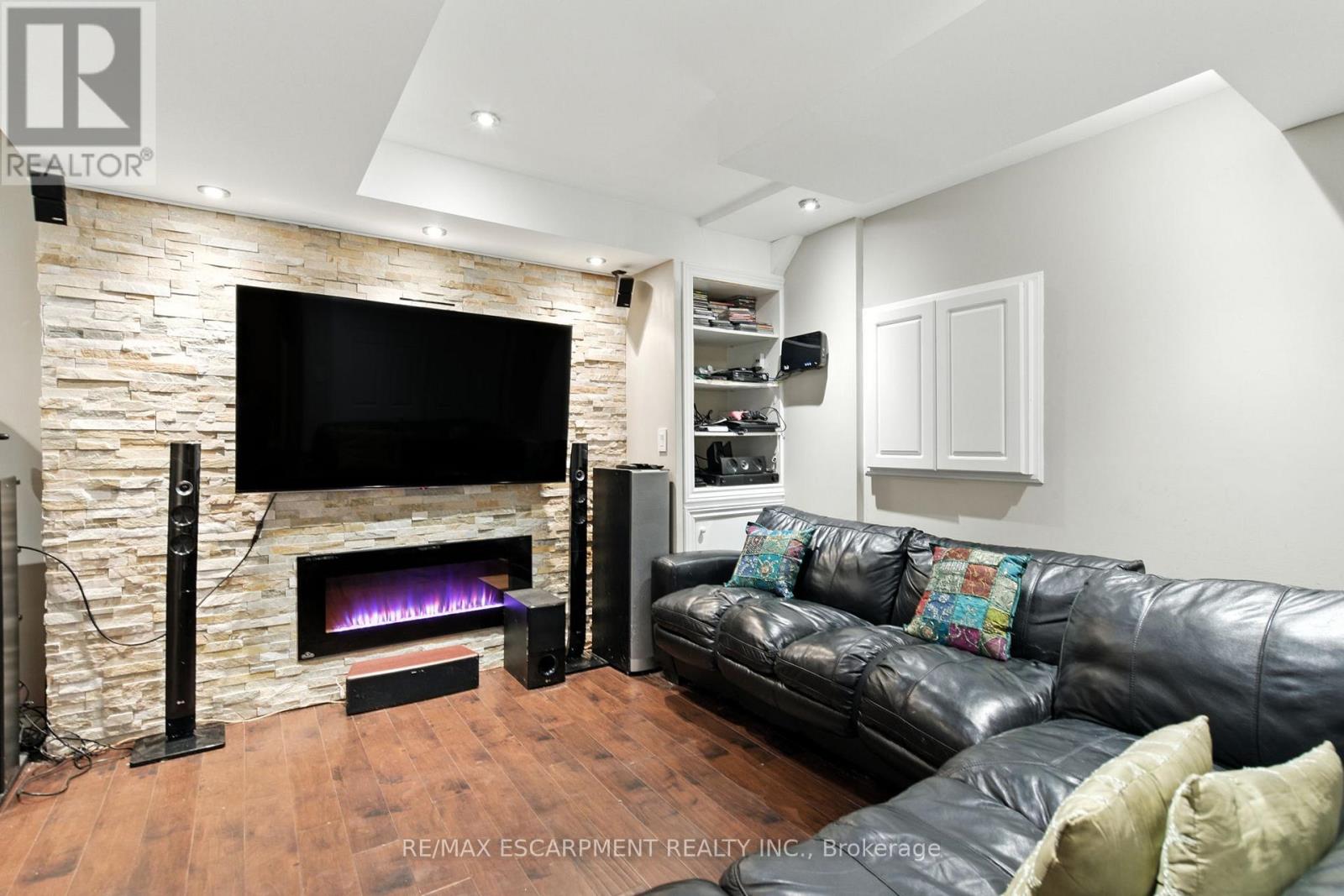 5566 Thorn Lane, Burlington, Ontario  L7L 6V8 - Photo 23 - W12441098