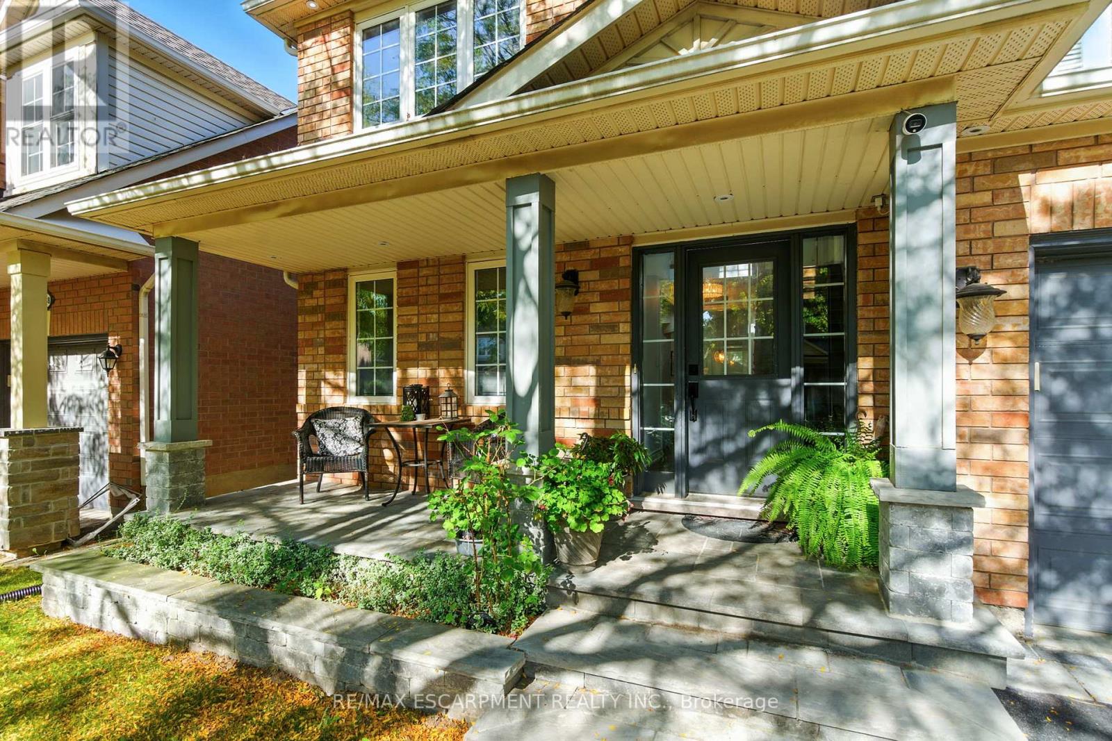 5566 Thorn Lane, Burlington, Ontario  L7L 6V8 - Photo 3 - W12441098