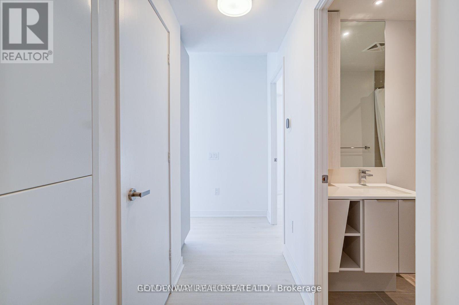 2503 - 3900 Confederation Parkway, Mississauga, Ontario  L5B 0M3 - Photo 4 - W12441108