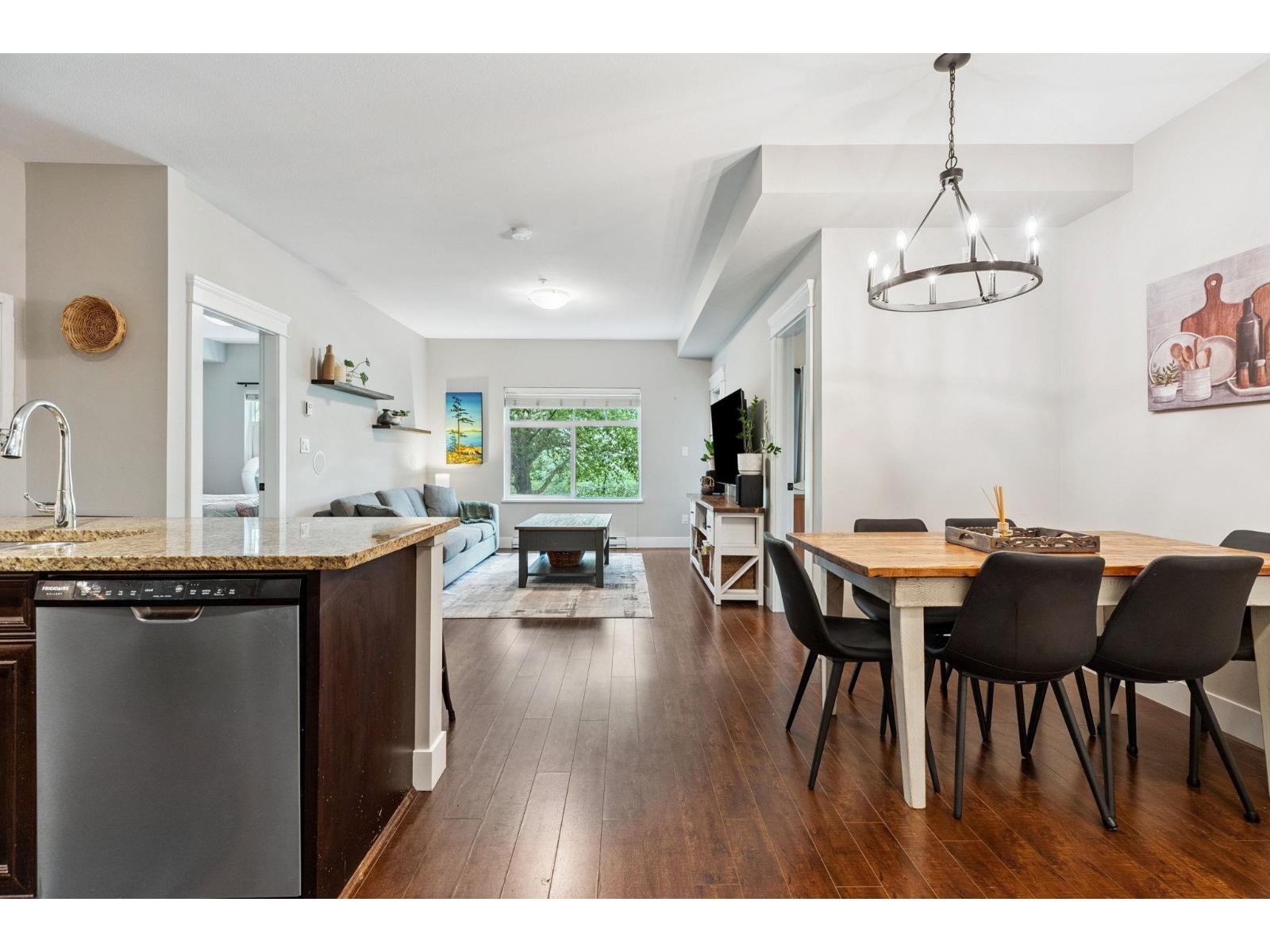 202 19530 65 AVENUE, Surrey, British Columbia