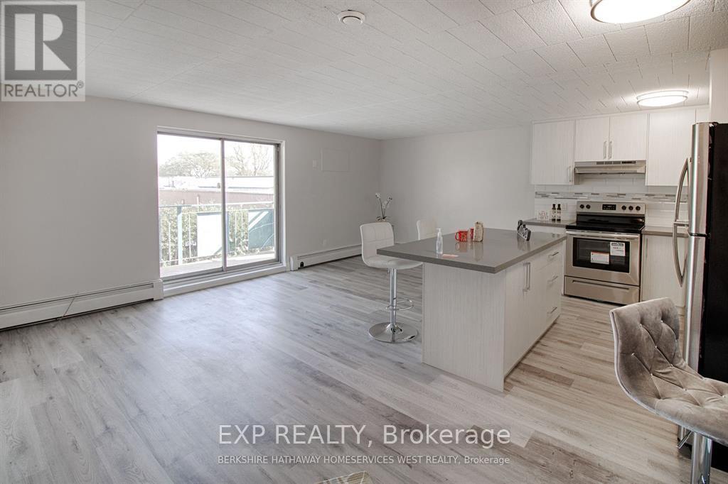 8 - 6287 O'neil Street, Niagara Falls, Ontario  L2J 1M6 - Photo 2 - X12441046